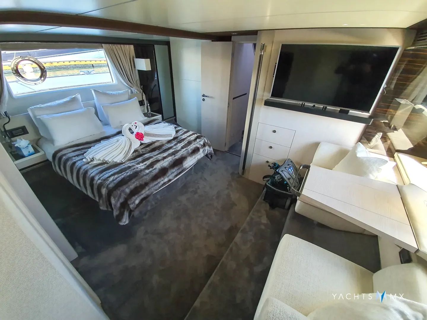 Azimut 66' Yacht in La Paz 6