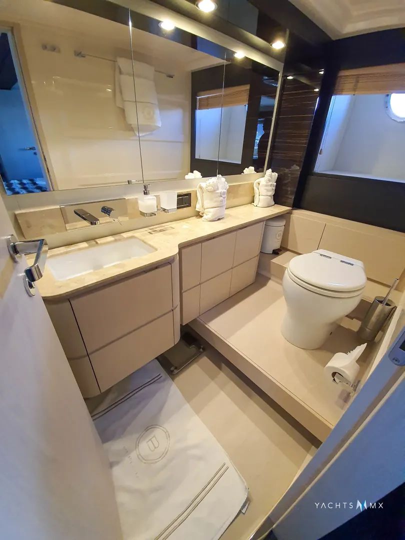 Azimut 66' Yacht in La Paz 7