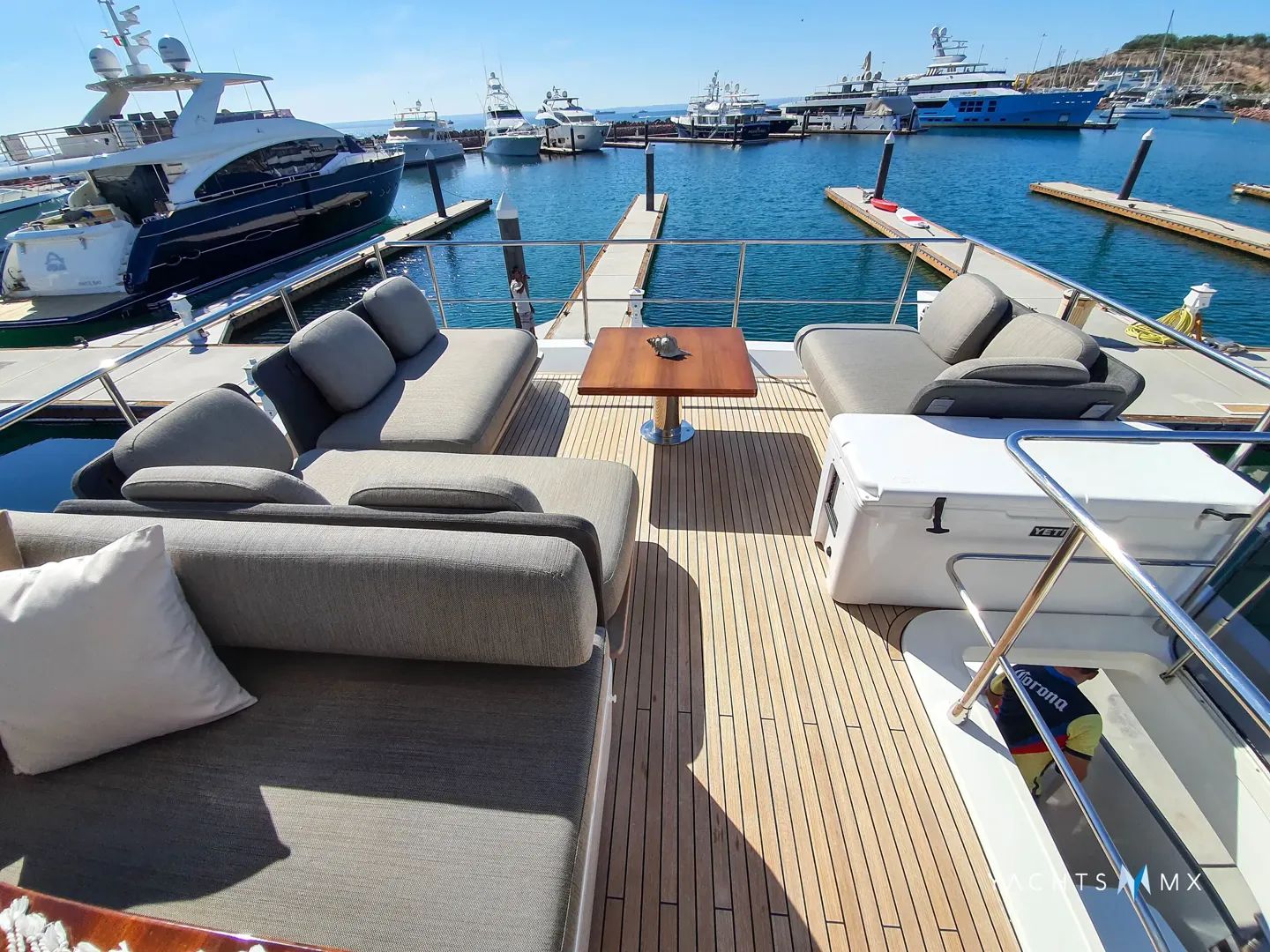 Azimut 66' Yacht in La Paz 8