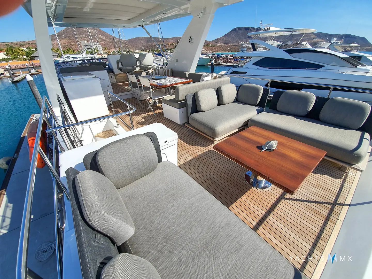 Azimut 66' Yacht in La Paz 14