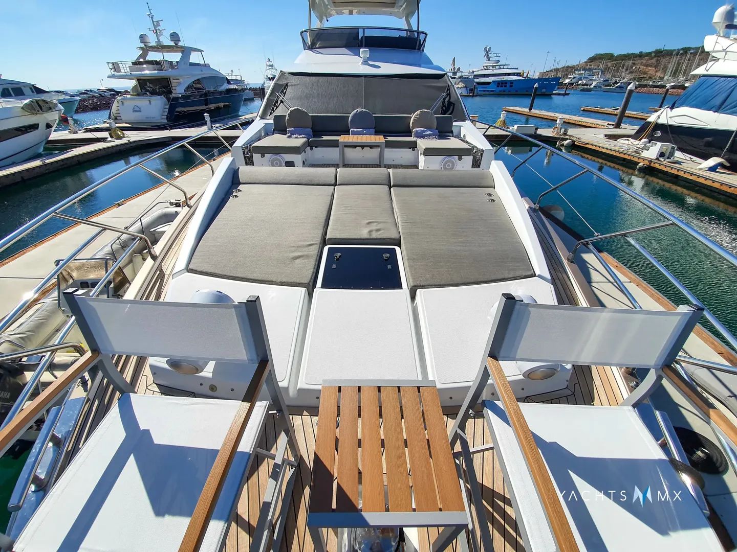 Azimut 66' Yacht in La Paz 17